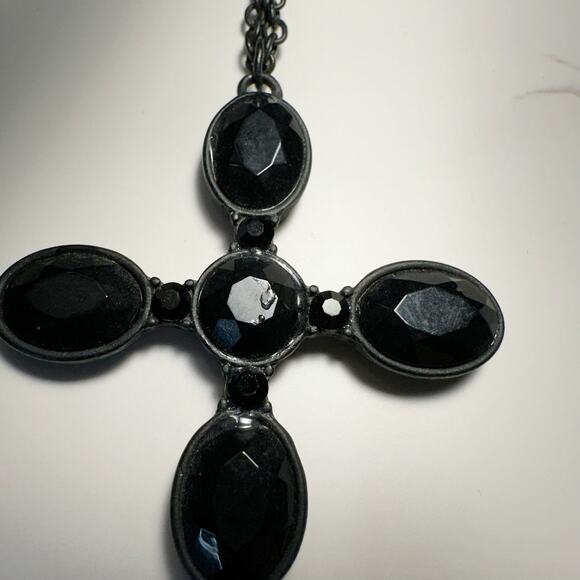 Gothic Black Glass Cross Pendant And 30’ Chain - Picture 3 of 7